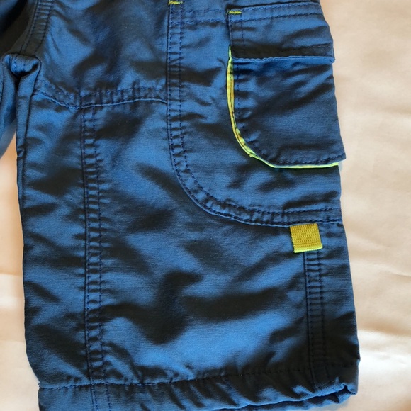 Boys size 2 blue shorts with pockets - Picture 3 of 11